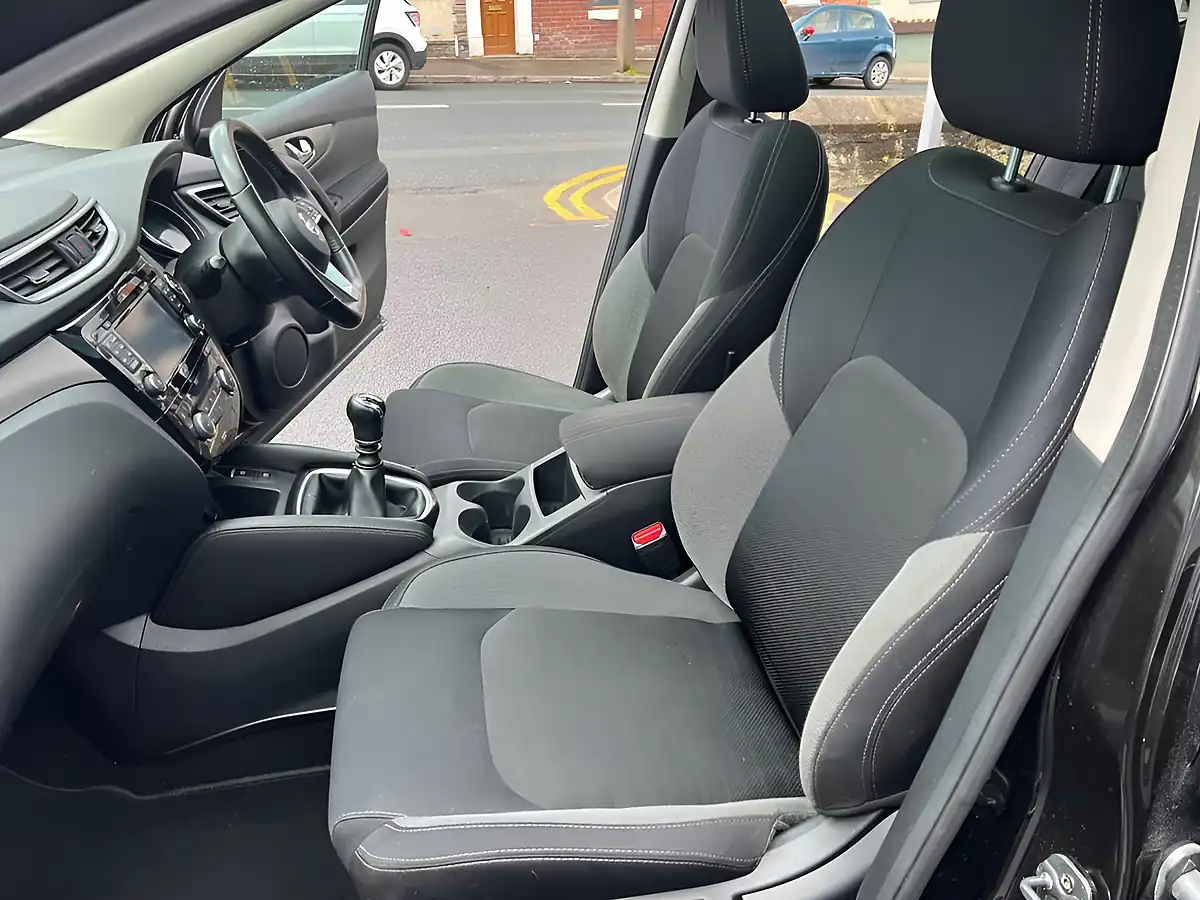 Used 2017 Nissan Qashqai N-Connecta Black - Interior and Exterior details 14