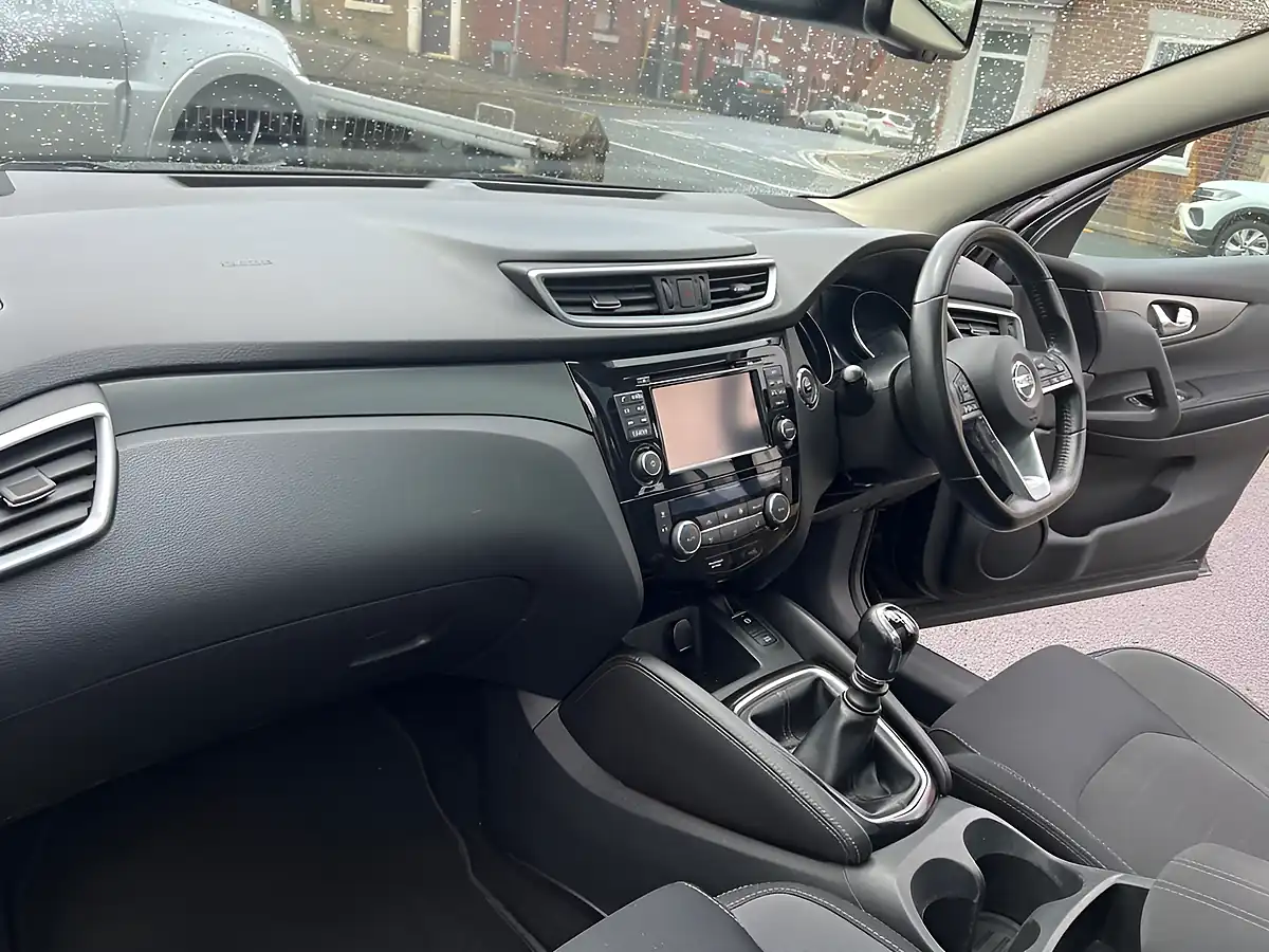Used 2017 Nissan Qashqai N-Connecta Black - Interior and Exterior details 15