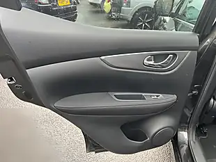 Used 2017 Nissan Qashqai N-Connecta Black - Interior and Exterior details 17