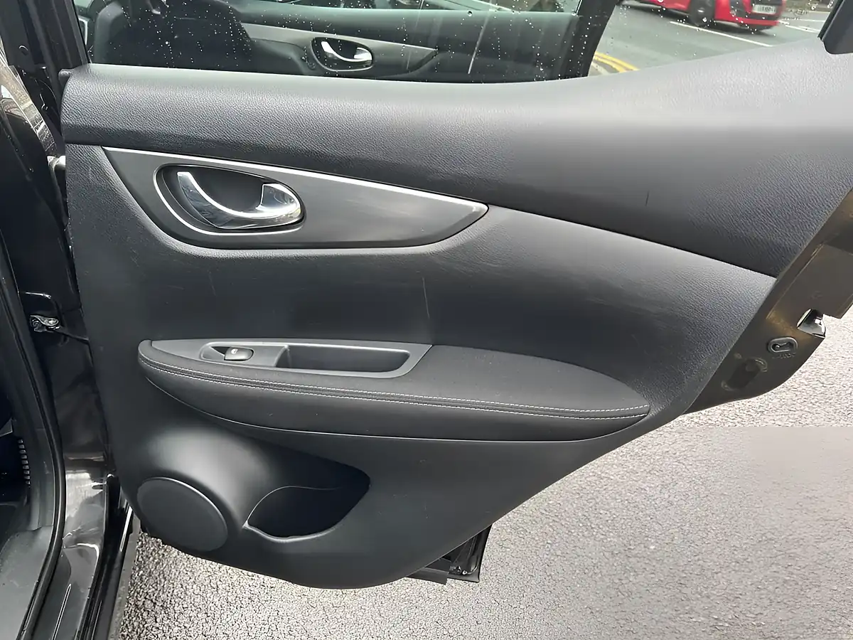 Used 2017 Nissan Qashqai N-Connecta Black - Interior and Exterior details 19