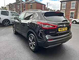 Used 2017 Nissan Qashqai N-Connecta Black - Interior and Exterior details 5