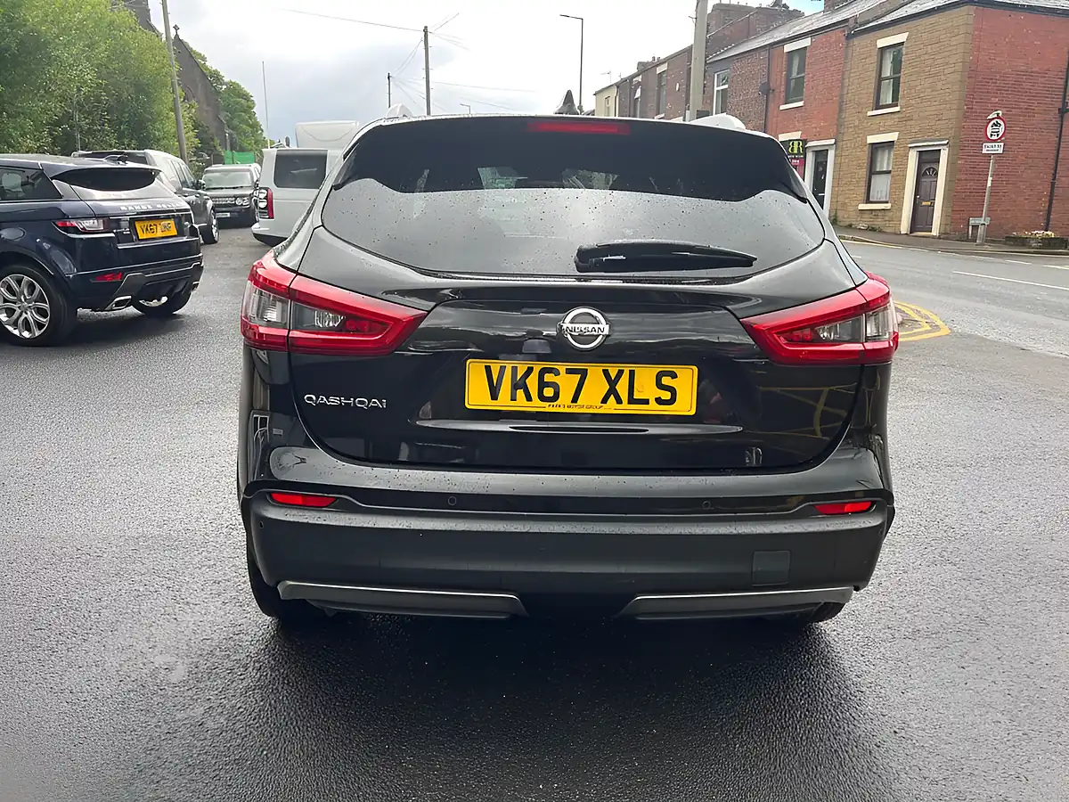 Used 2017 Nissan Qashqai N-Connecta Black - Interior and Exterior details 6