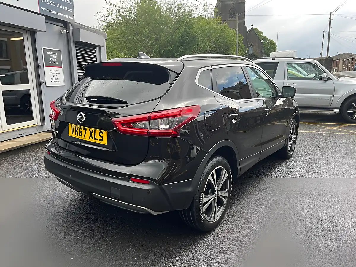 Used 2017 Nissan Qashqai N-Connecta Black - Interior and Exterior details 7