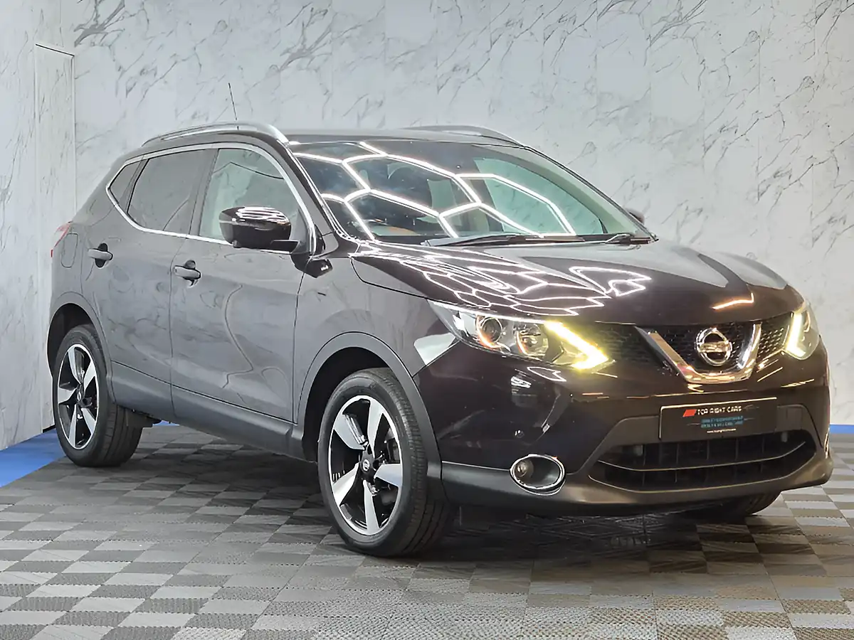 Used 2017 Nissan Qashqai N-Connecta Black - Front View