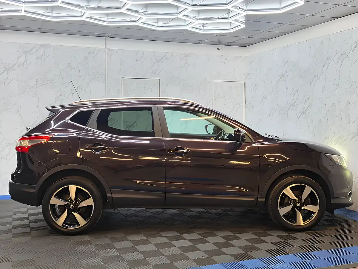 Used 2017 Nissan Qashqai N-Connecta Black - Interior and Exterior details 10