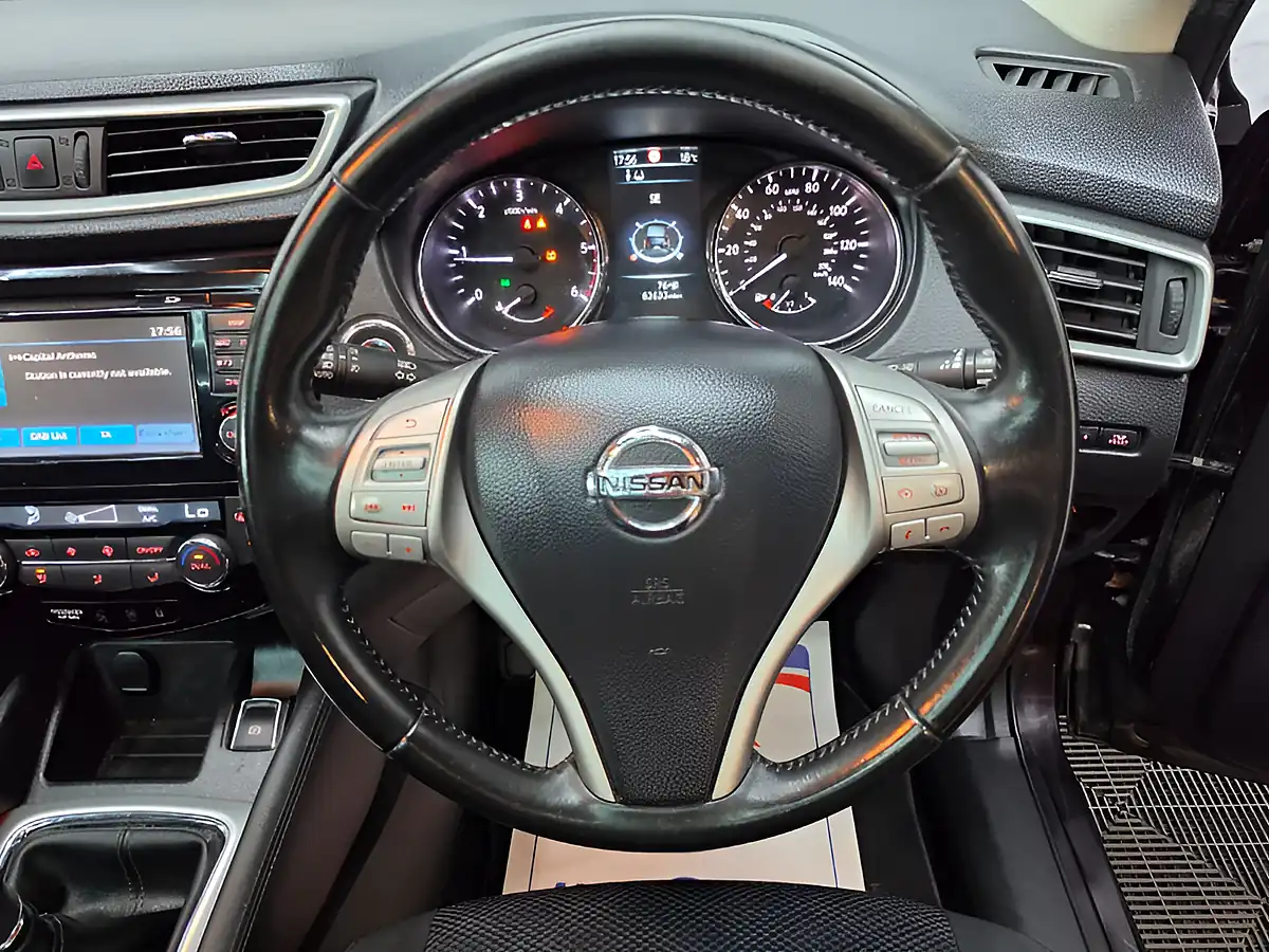 Used 2017 Nissan Qashqai N-Connecta Black - Interior and Exterior details 12