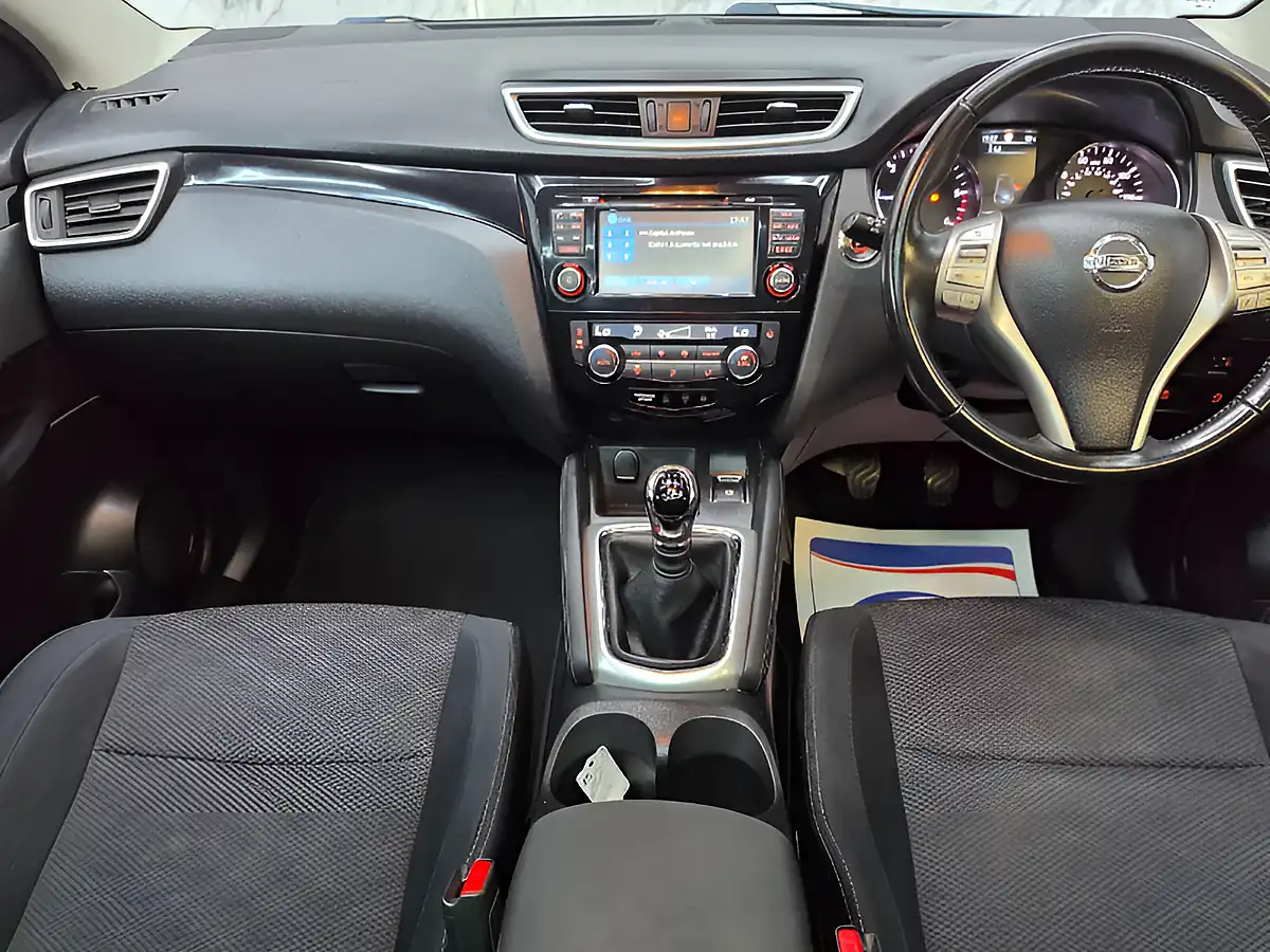 Used 2017 Nissan Qashqai N-Connecta Black - Interior and Exterior details 13