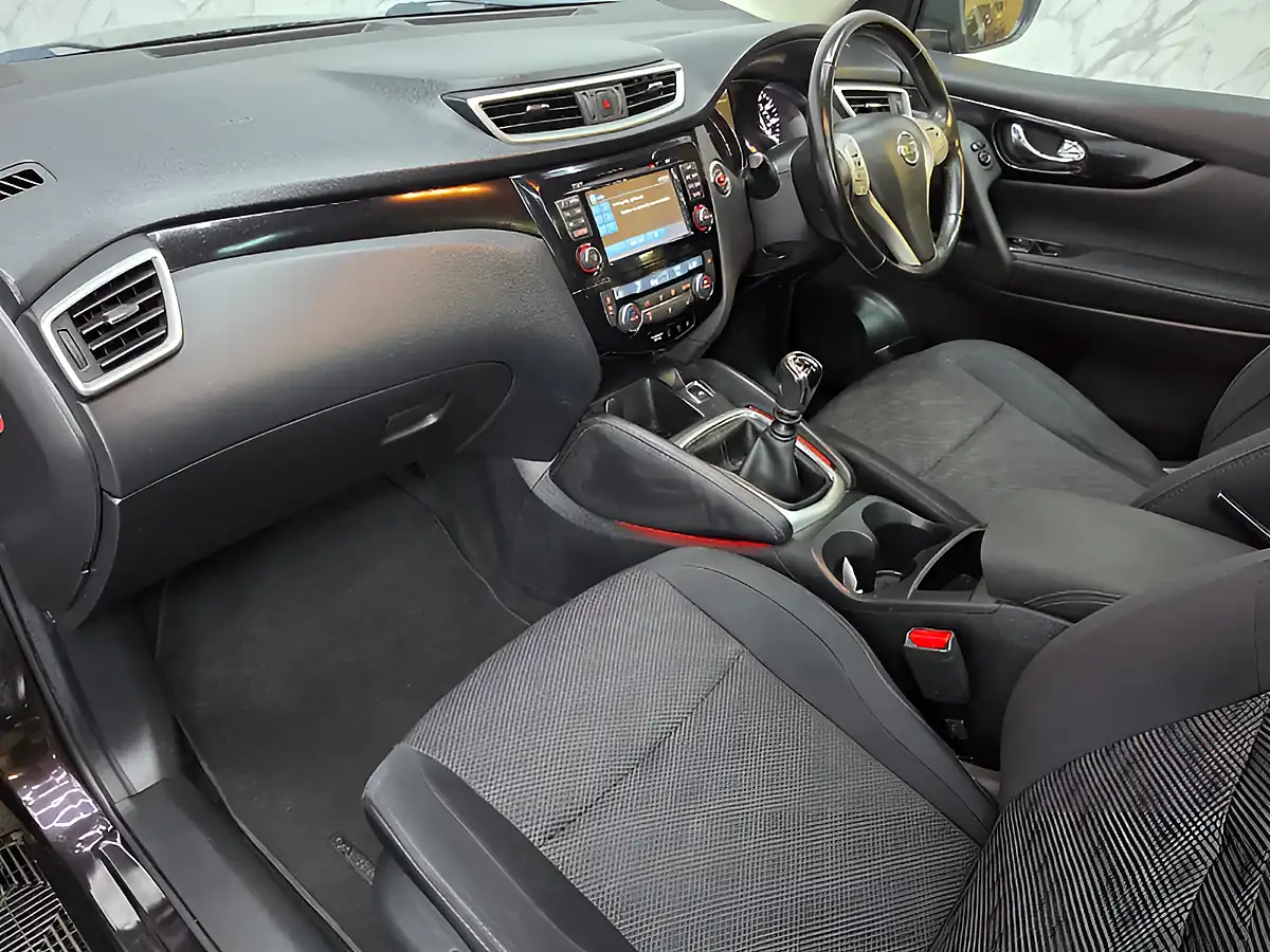 Used 2017 Nissan Qashqai N-Connecta Black - Interior and Exterior details 15