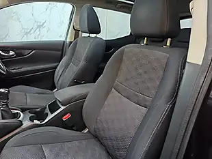 Used 2017 Nissan Qashqai N-Connecta Black - Interior and Exterior details 16