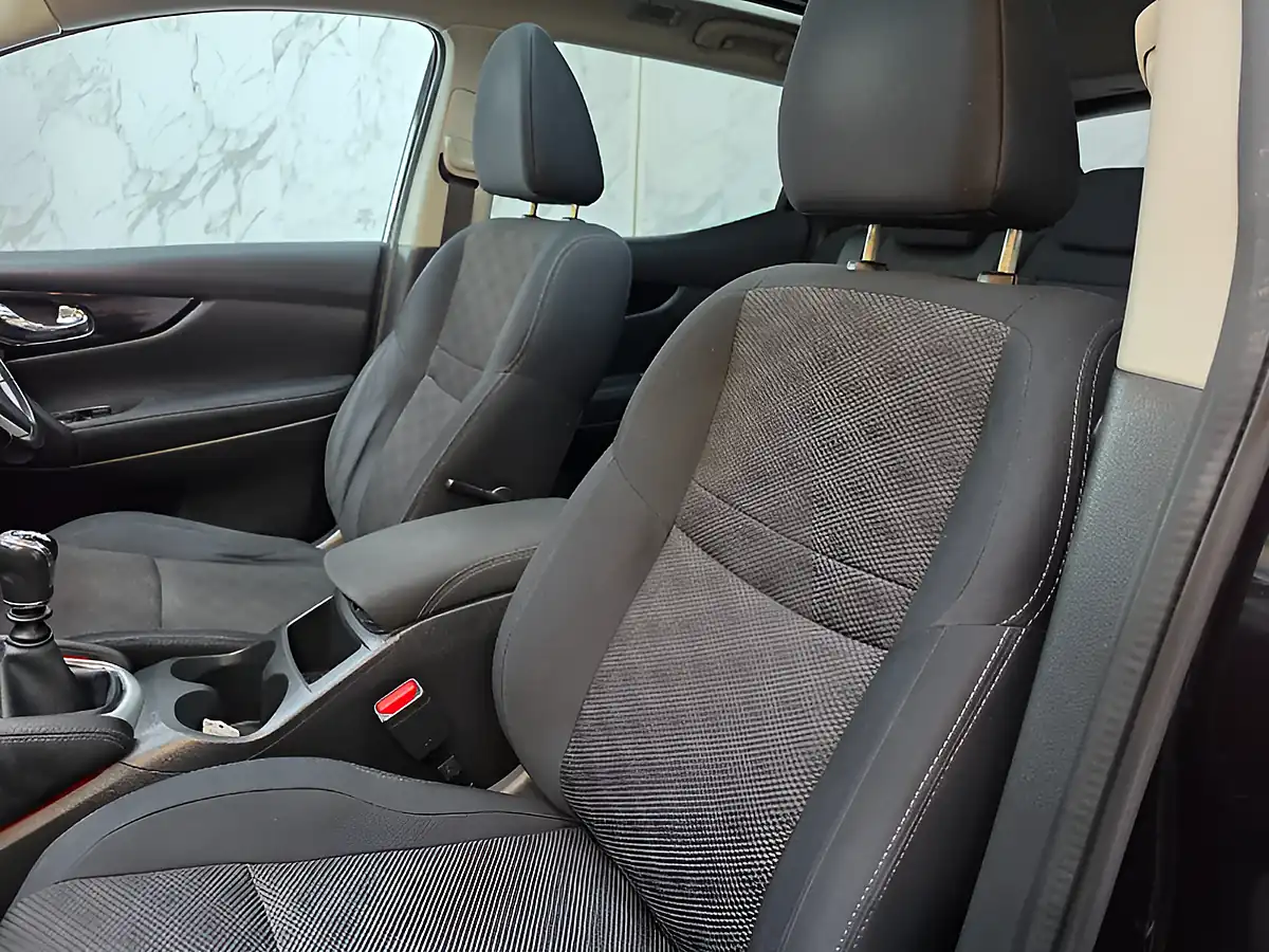 Used 2017 Nissan Qashqai N-Connecta Black - Interior and Exterior details 16