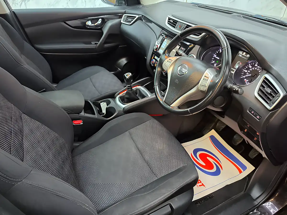 Used 2017 Nissan Qashqai N-Connecta Black - Interior and Exterior details 17