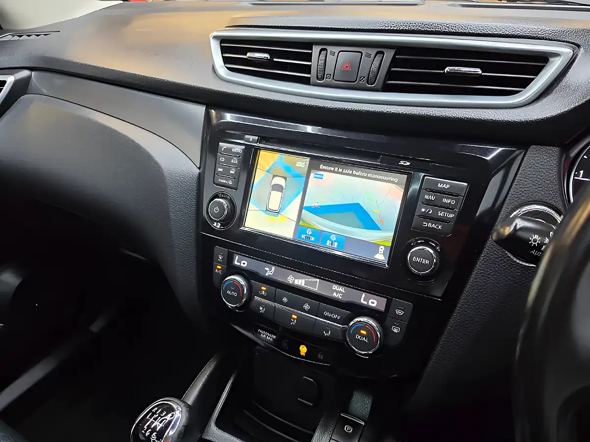 Used 2017 Nissan Qashqai N-Connecta Black - Interior and Exterior details 18