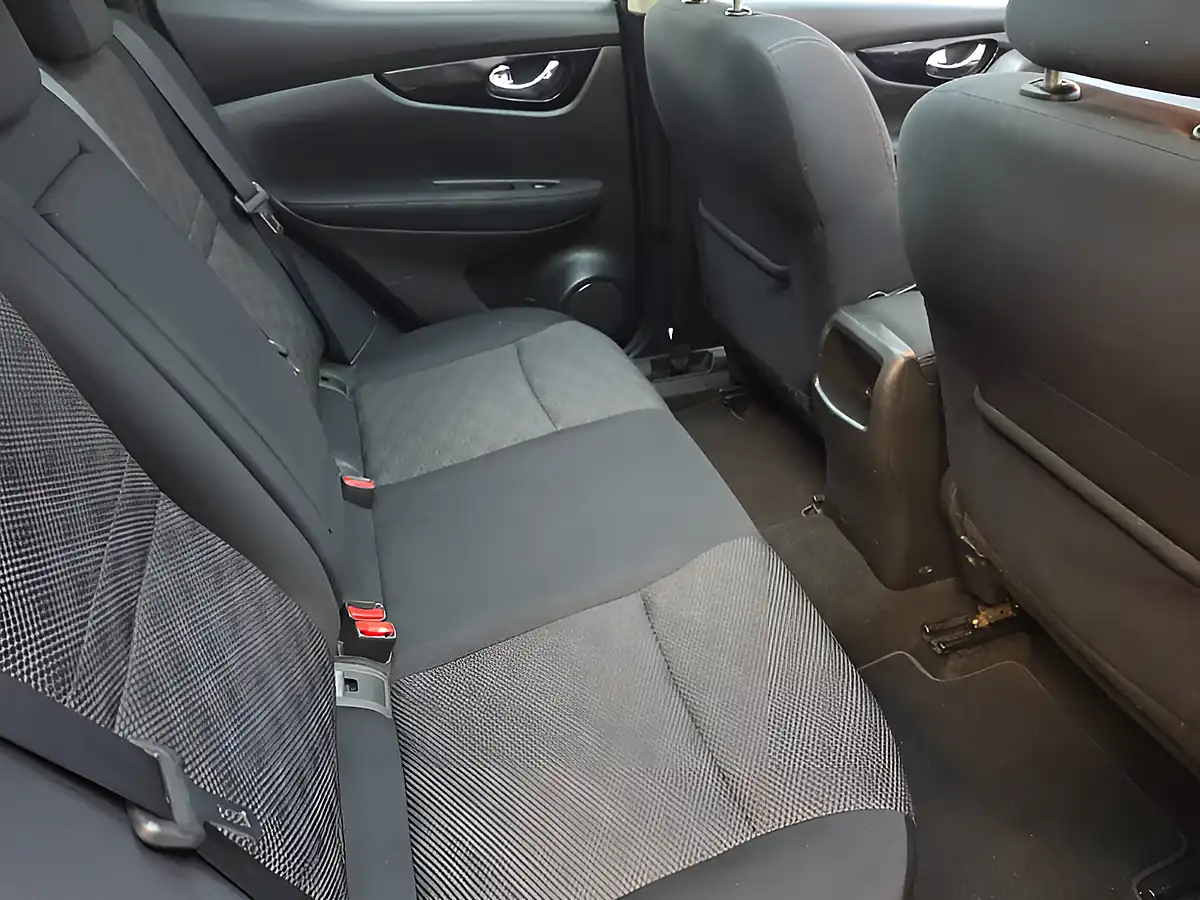 Used 2017 Nissan Qashqai N-Connecta Black - Interior and Exterior details 19