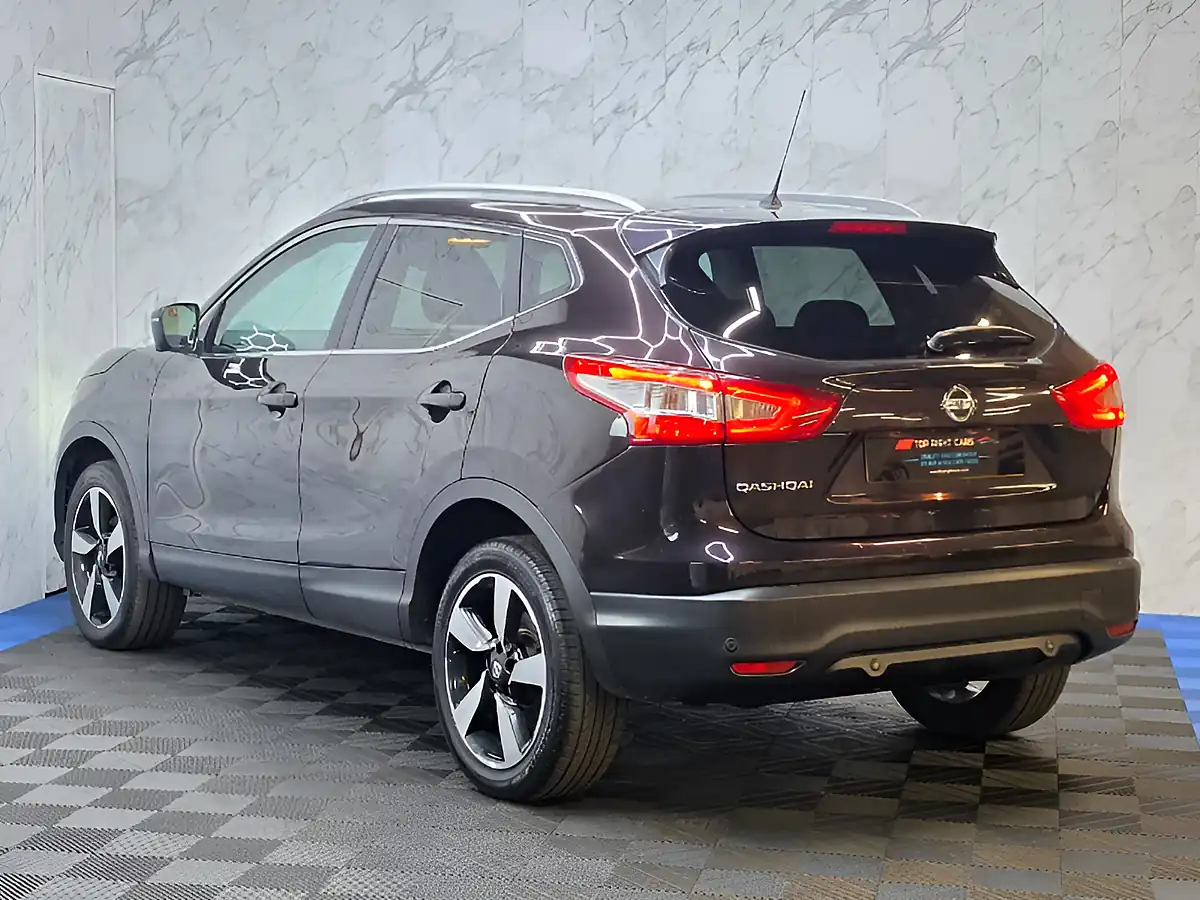 Used 2017 Nissan Qashqai N-Connecta Black - Interior and Exterior details 7