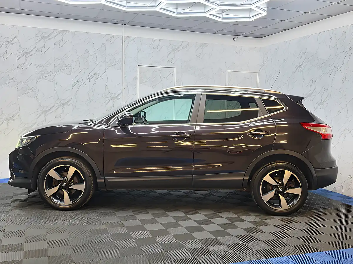 Used 2017 Nissan Qashqai N-Connecta Black - Interior and Exterior details 8