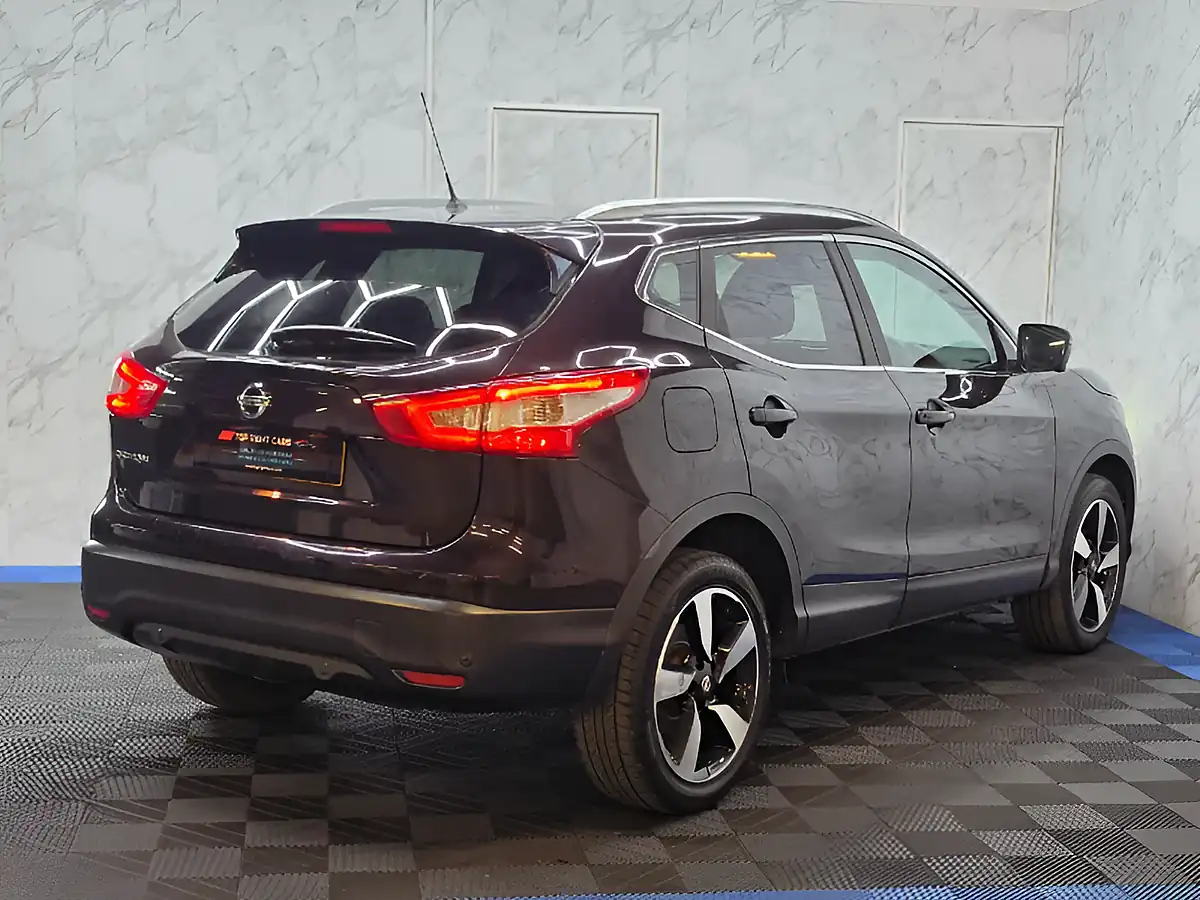 Used 2017 Nissan Qashqai N-Connecta Black - Interior and Exterior details 9