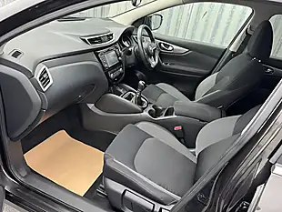 Used 2017 Nissan Qashqai N-Connecta Black - Interior and Exterior details 10