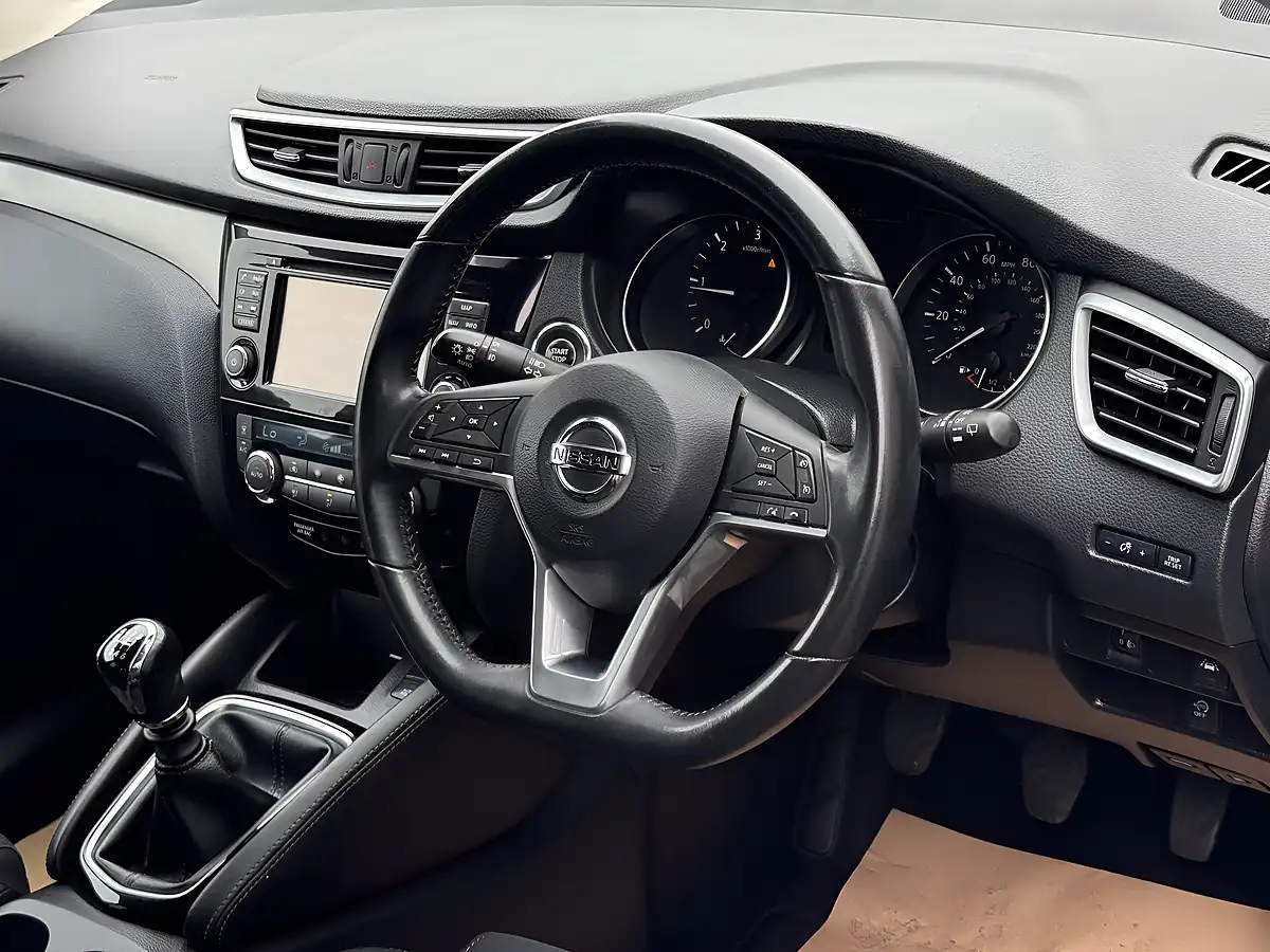 Used 2017 Nissan Qashqai N-Connecta Black - Interior and Exterior details 14