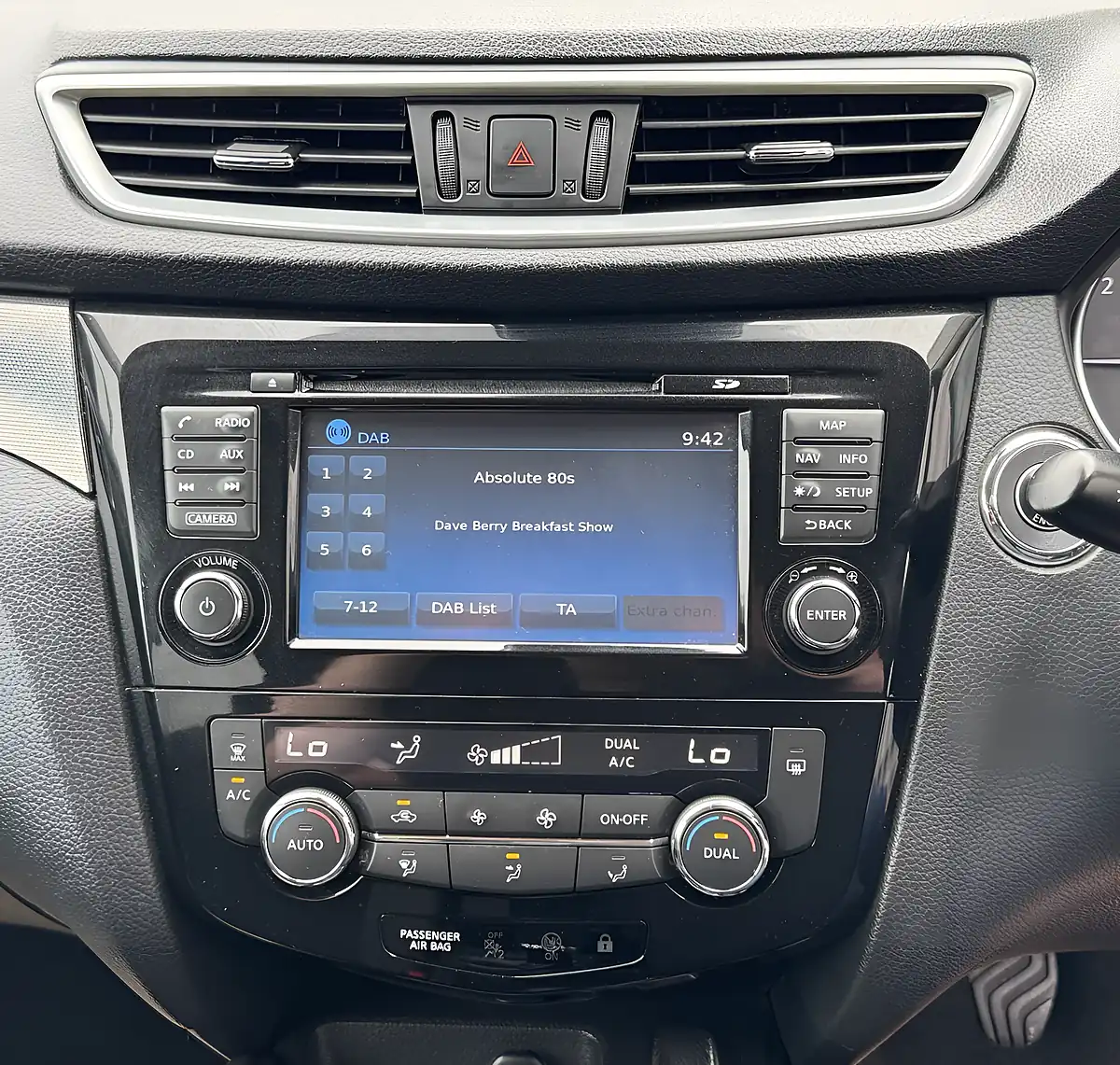 Used 2017 Nissan Qashqai N-Connecta Black - Interior and Exterior details 15