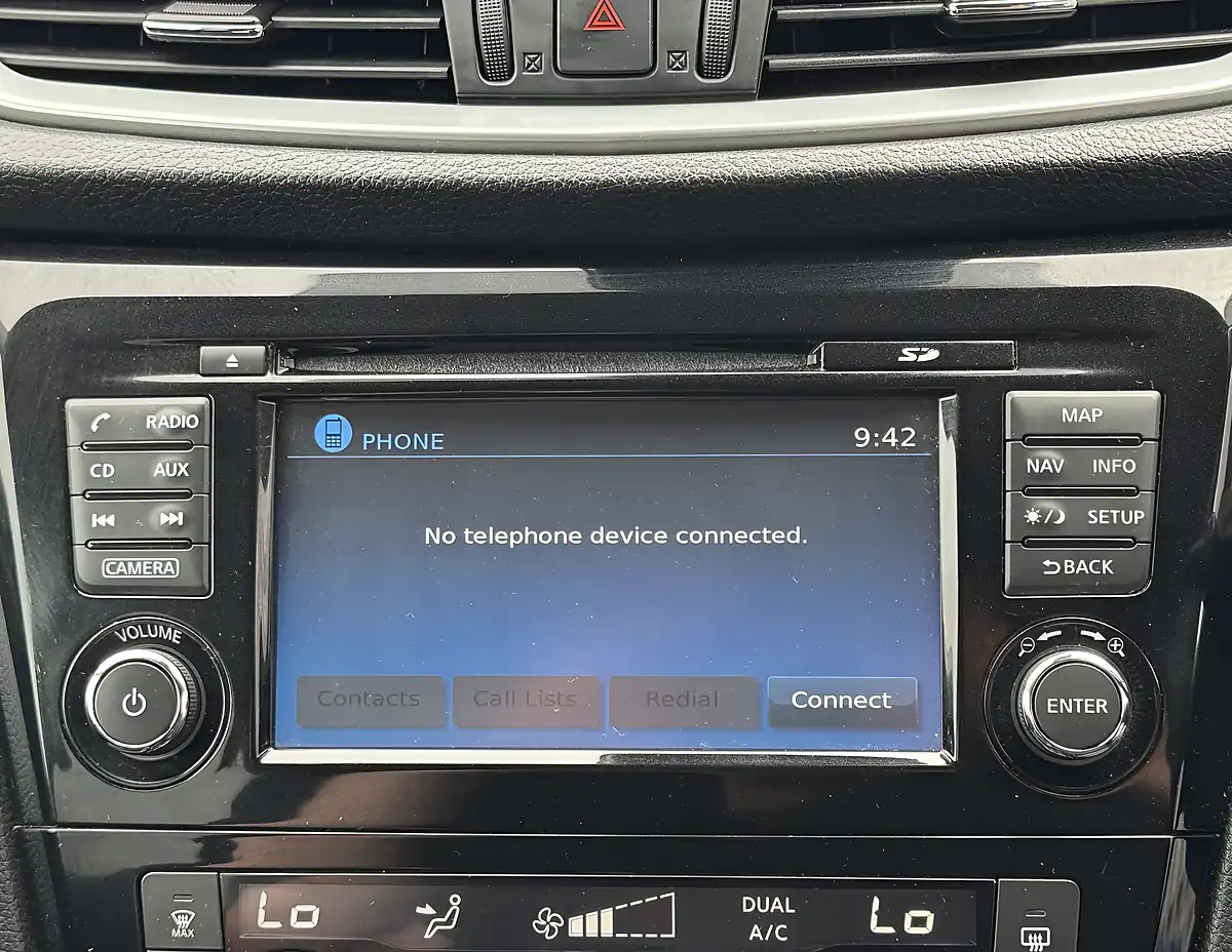 Used 2017 Nissan Qashqai N-Connecta Black - Interior and Exterior details 16