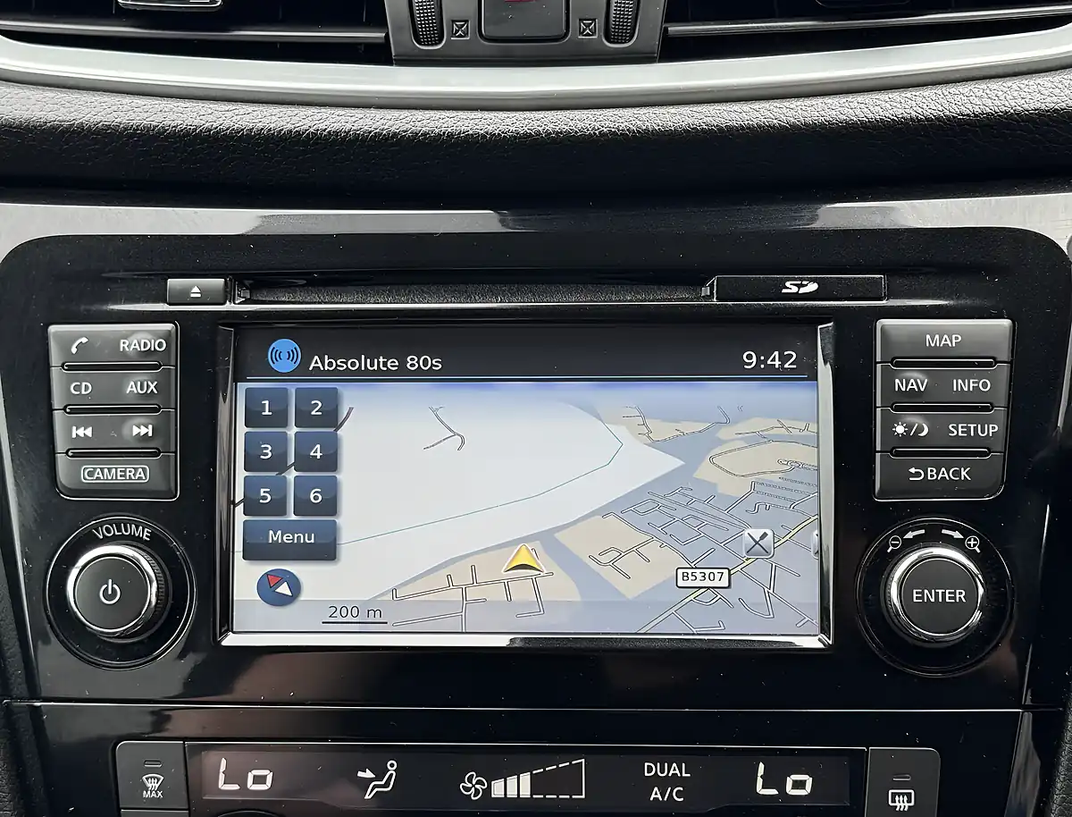 Used 2017 Nissan Qashqai N-Connecta Black - Interior and Exterior details 17