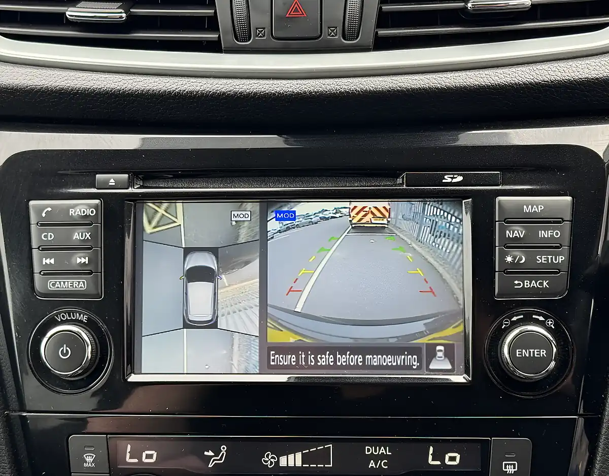 Used 2017 Nissan Qashqai N-Connecta Black - Interior and Exterior details 18
