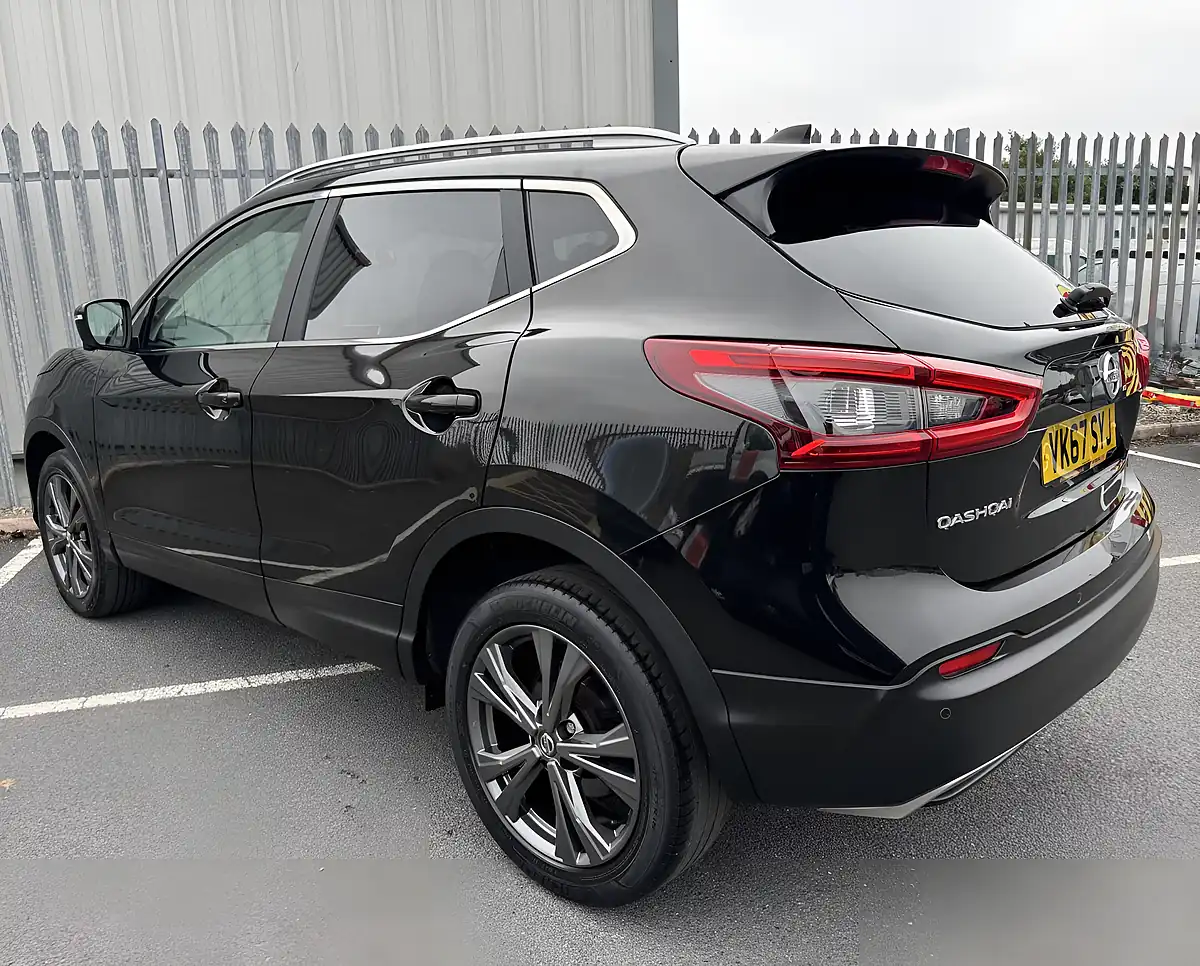 Used 2017 Nissan Qashqai N-Connecta Black - Interior and Exterior details 4