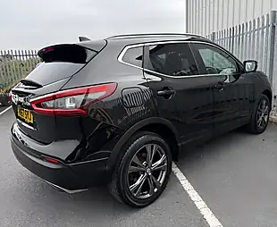 Used 2017 Nissan Qashqai N-Connecta Black - Interior and Exterior details 5