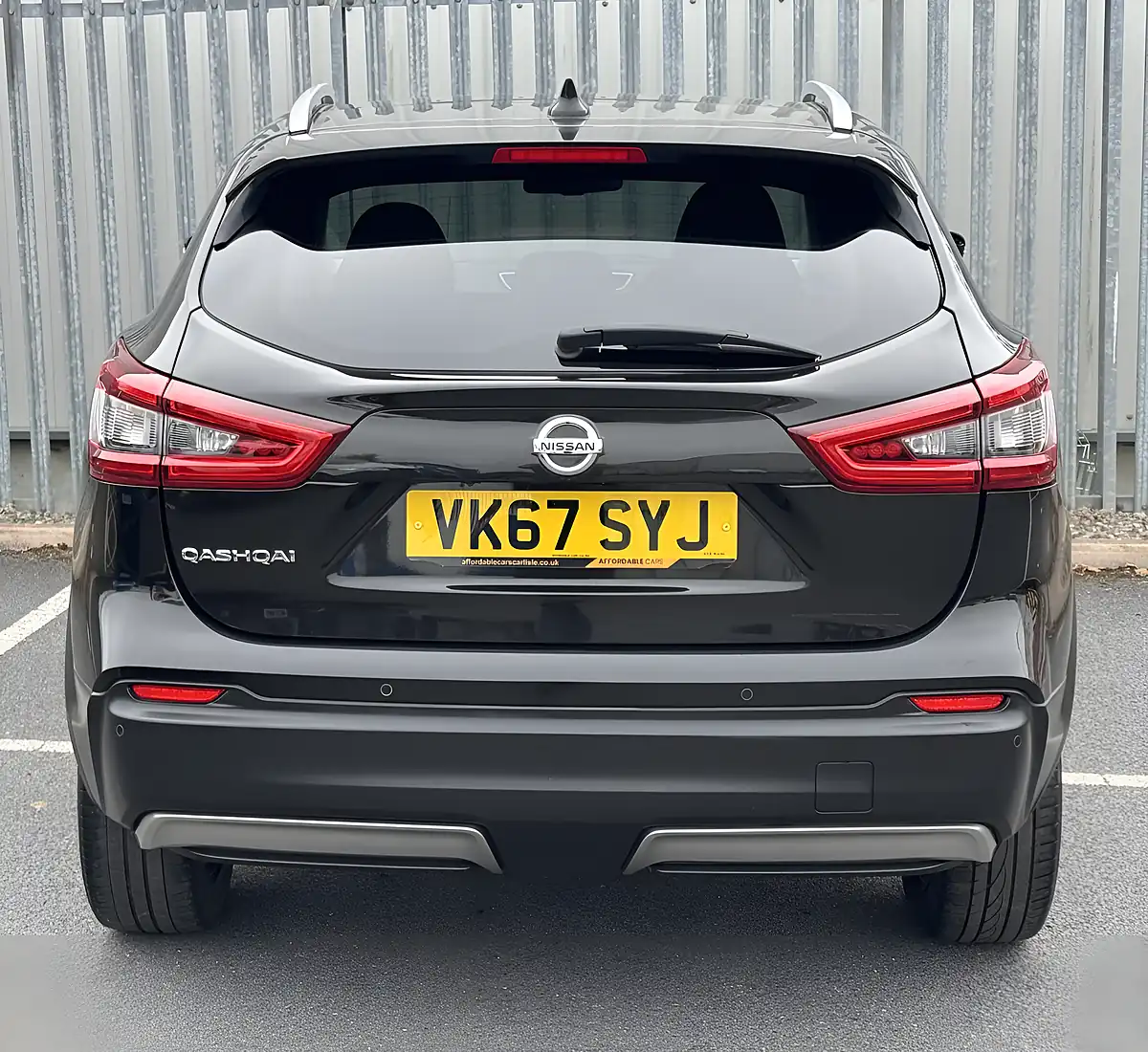 Used 2017 Nissan Qashqai N-Connecta Black - Interior and Exterior details 6