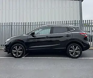 Used 2017 Nissan Qashqai N-Connecta Black - Interior and Exterior details 8