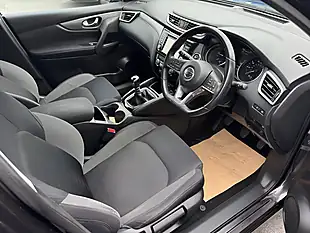 Used 2017 Nissan Qashqai N-Connecta Black - Interior and Exterior details 9