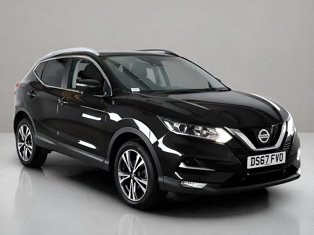 Used 2017 Nissan Qashqai N-Connecta Black - Front View