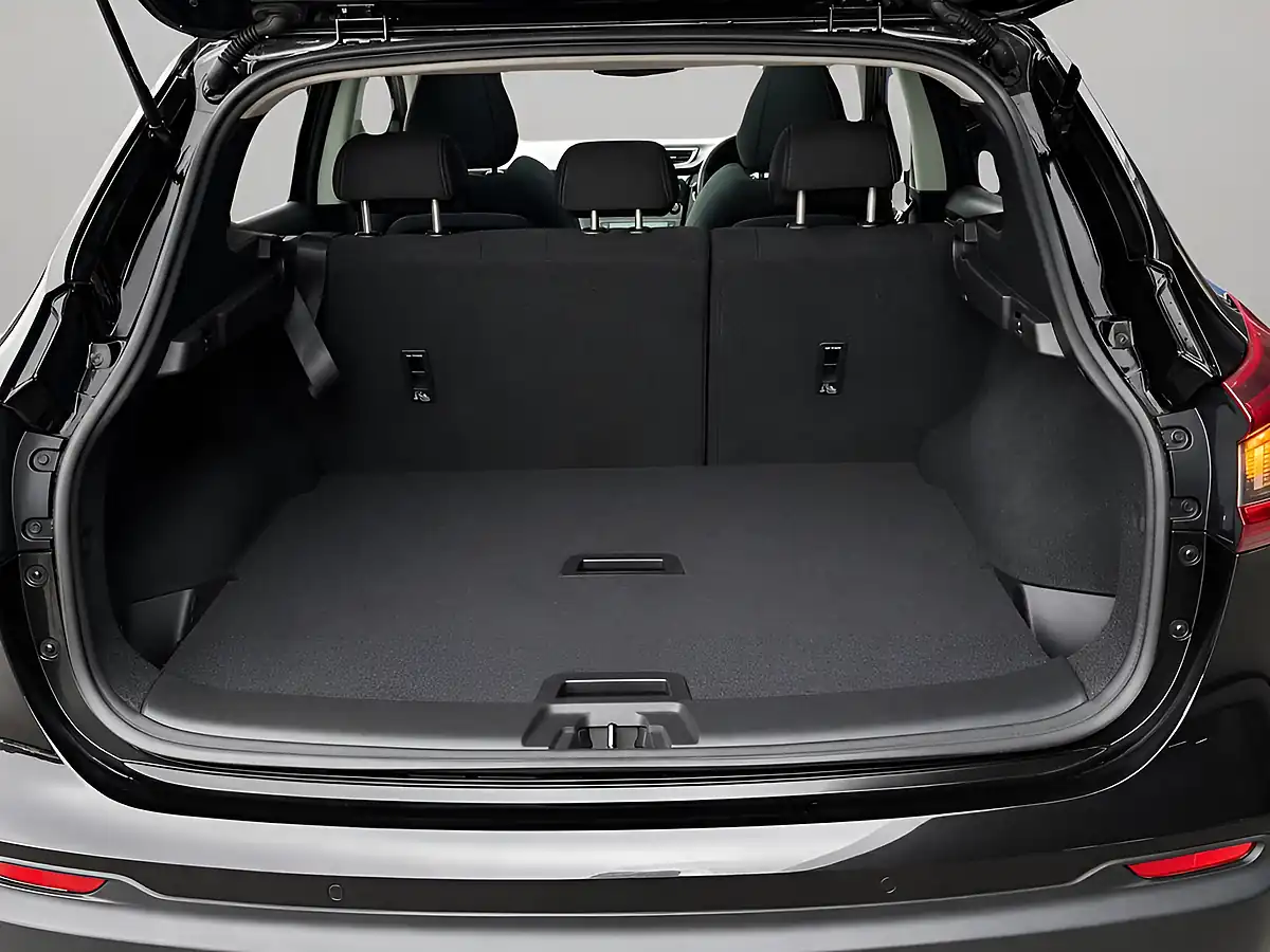 Used 2017 Nissan Qashqai N-Connecta Black - Interior and Exterior details 5