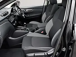 Used 2017 Nissan Qashqai N-Connecta Black - Interior and Exterior details 6