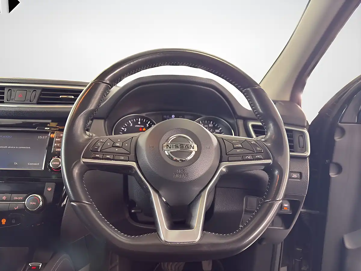 Used 2017 Nissan Qashqai N-Connecta Black - Interior and Exterior details 11