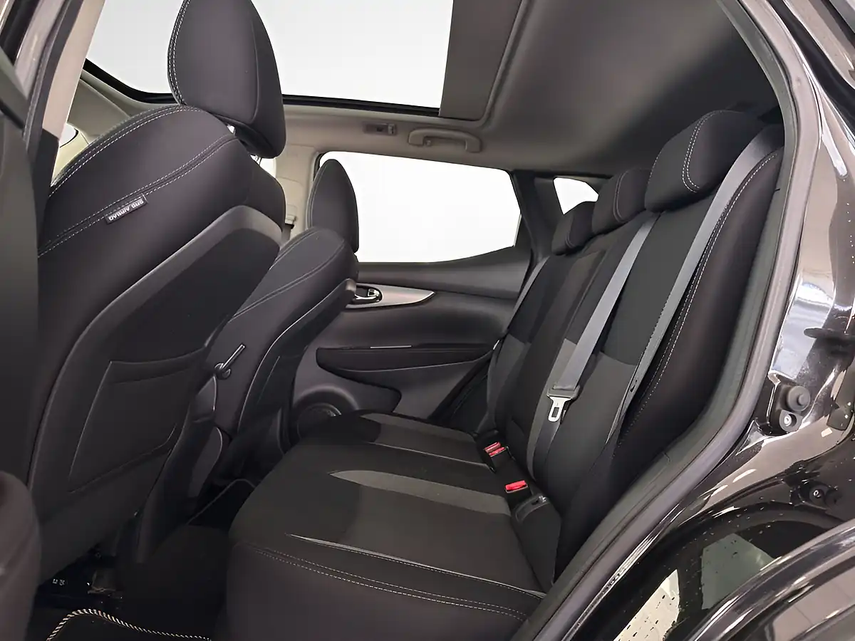 Used 2017 Nissan Qashqai N-Connecta Black - Interior and Exterior details 12