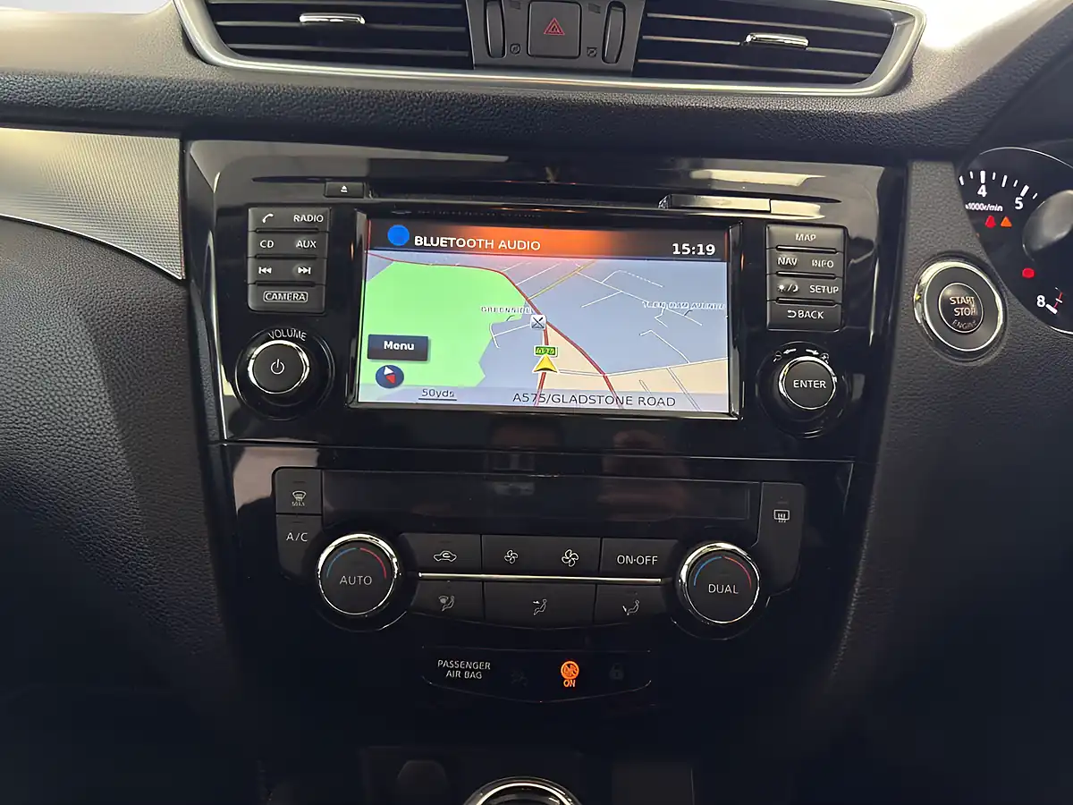 Used 2017 Nissan Qashqai N-Connecta Black - Interior and Exterior details 14