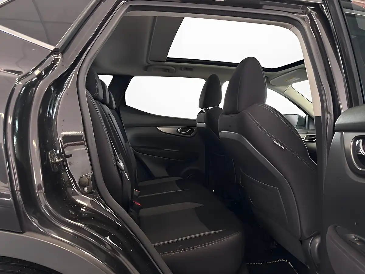 Used 2017 Nissan Qashqai N-Connecta Black - Interior and Exterior details 15