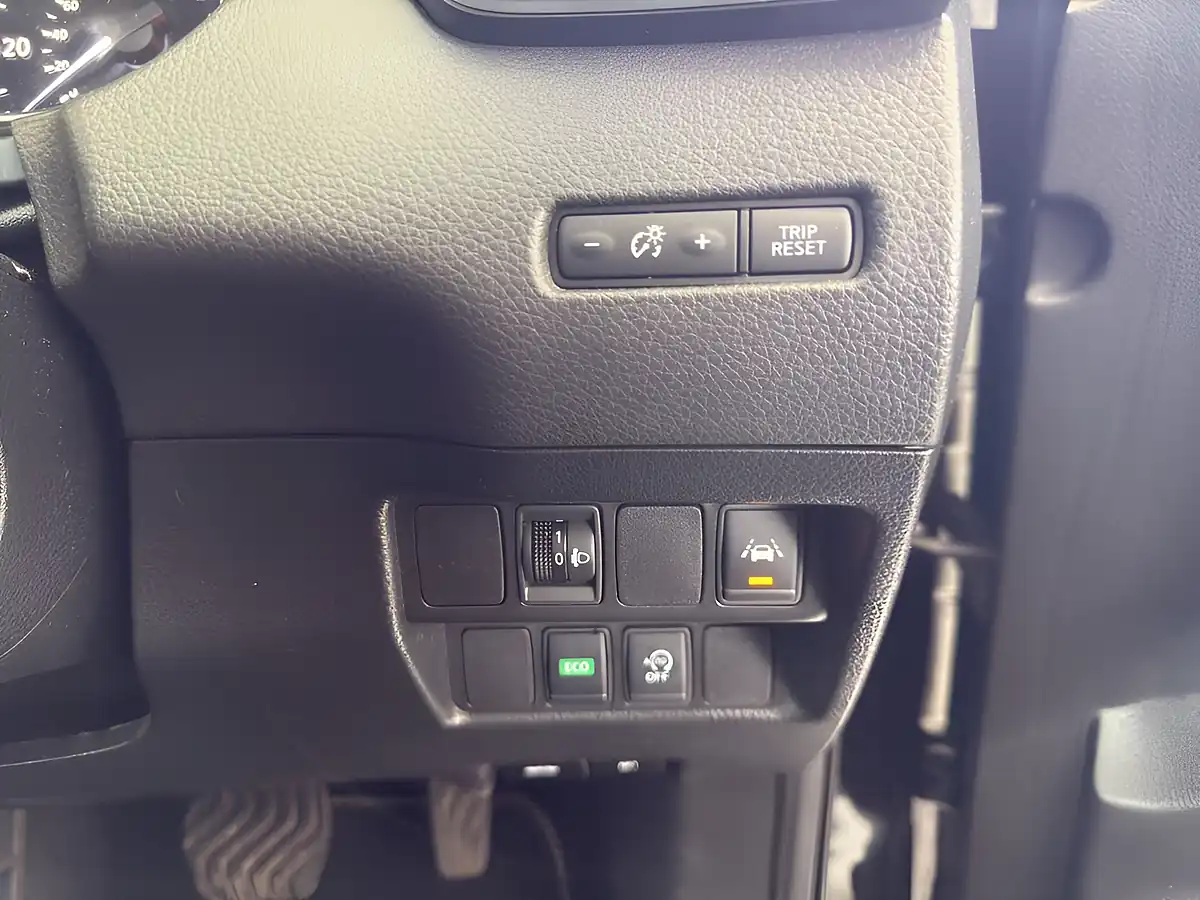 Used 2017 Nissan Qashqai N-Connecta Black - Interior and Exterior details 17