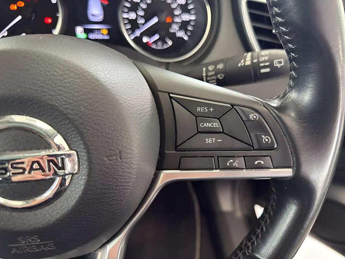 Used 2017 Nissan Qashqai N-Connecta Black - Interior and Exterior details 18