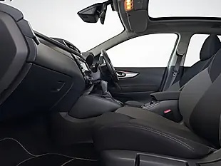 Used 2017 Nissan Qashqai N-Connecta Black - Interior and Exterior details 4