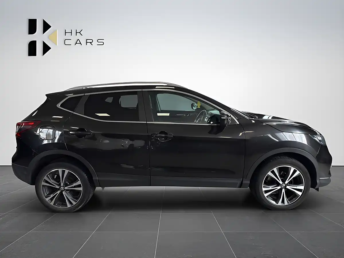 Used 2017 Nissan Qashqai N-Connecta Black - Interior and Exterior details 6