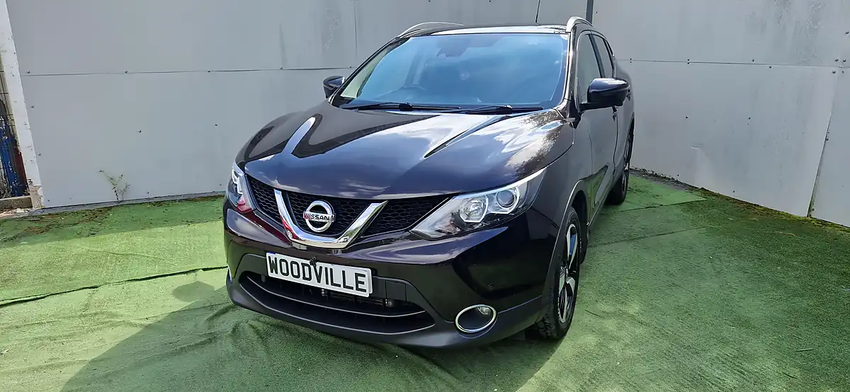 Used 2017 Nissan Qashqai N-Connecta Black - Front View