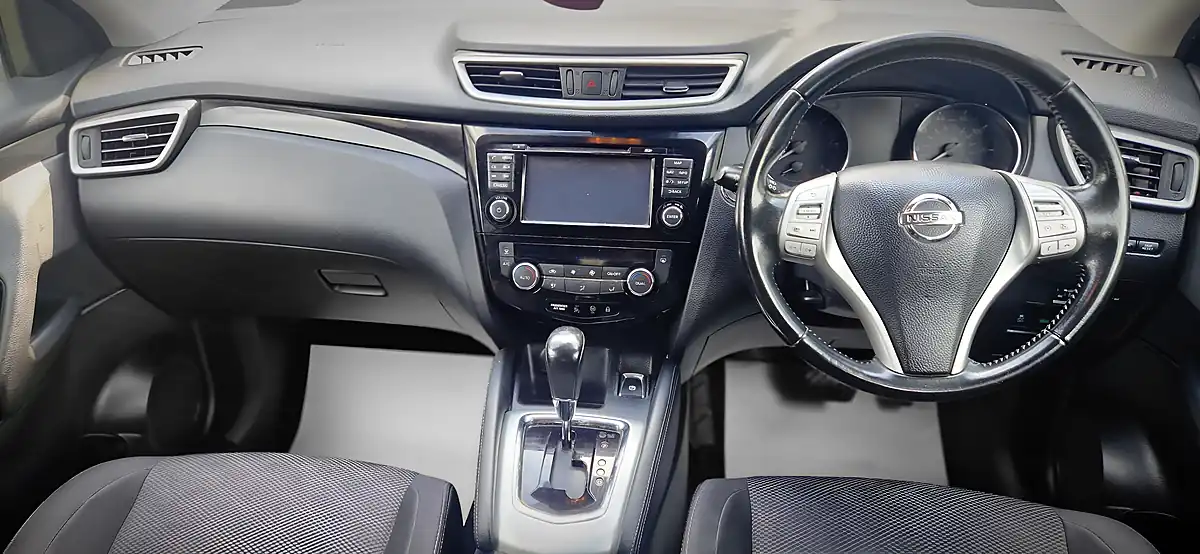 Used 2017 Nissan Qashqai N-Connecta Black - Interior and Exterior details 13