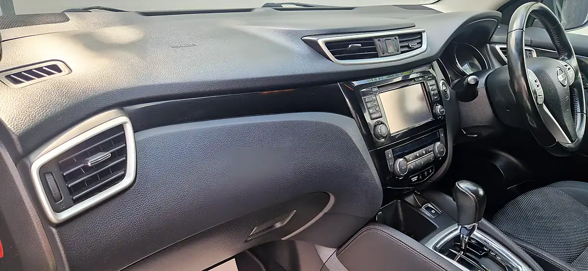 Used 2017 Nissan Qashqai N-Connecta Black - Interior and Exterior details 14