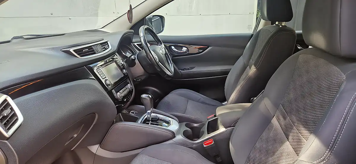 Used 2017 Nissan Qashqai N-Connecta Black - Interior and Exterior details 15