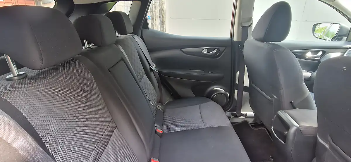 Used 2017 Nissan Qashqai N-Connecta Black - Interior and Exterior details 16
