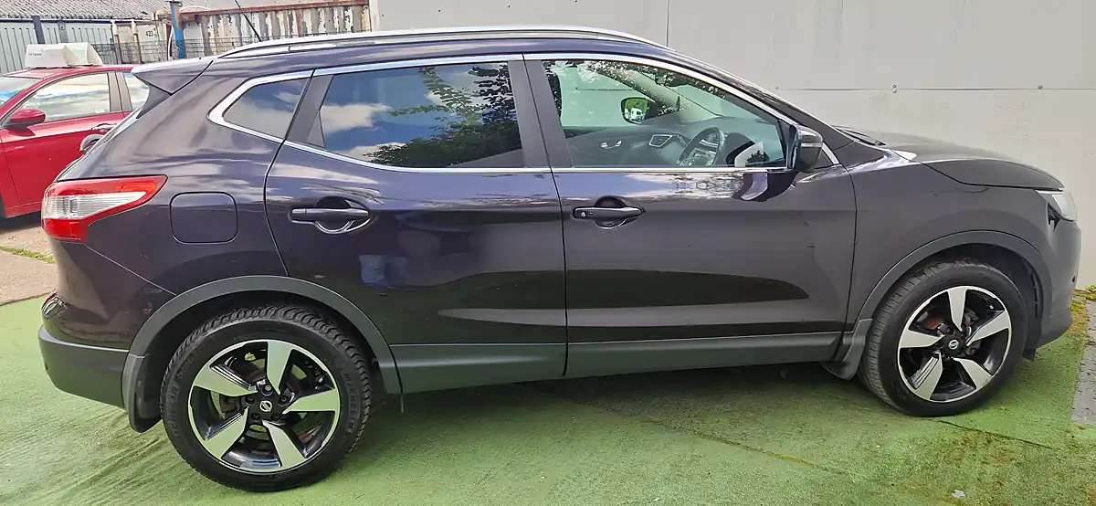 Used 2017 Nissan Qashqai N-Connecta Black - Interior and Exterior details 4