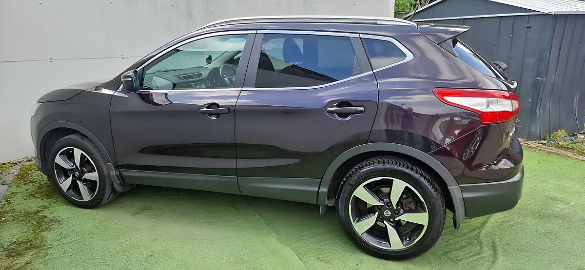 Used 2017 Nissan Qashqai N-Connecta Black - Interior and Exterior details 5