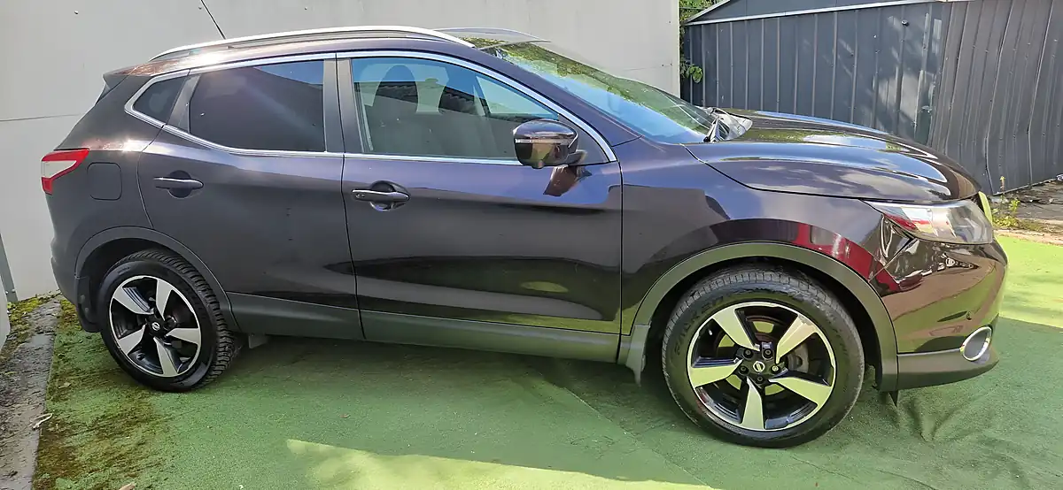 Used 2017 Nissan Qashqai N-Connecta Black - Interior and Exterior details 6